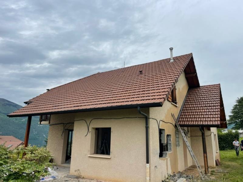 Lavage  et Traitement de la toiture sur Charbonnières-les-Bains