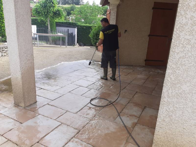 Nettoyage Traitement Terrasses dans une maison à Limonest et sa région ouest Lyonnais