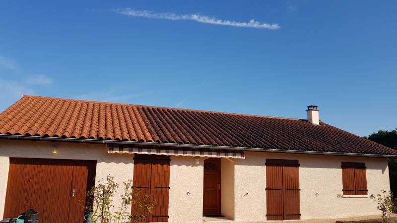 Nettoyage Traitement de toiture  sur tuile terre cuite à Bully dans l'ouest Lyonnais