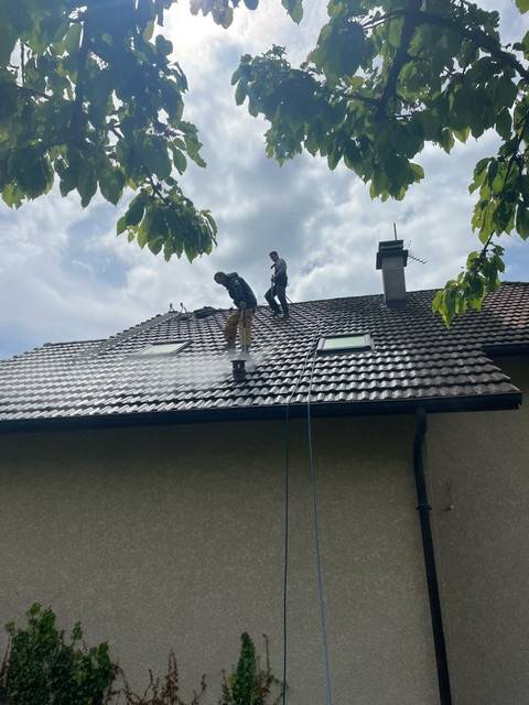 Lavage  et Traitement de la toiture sur Charbonnières-les-Bains